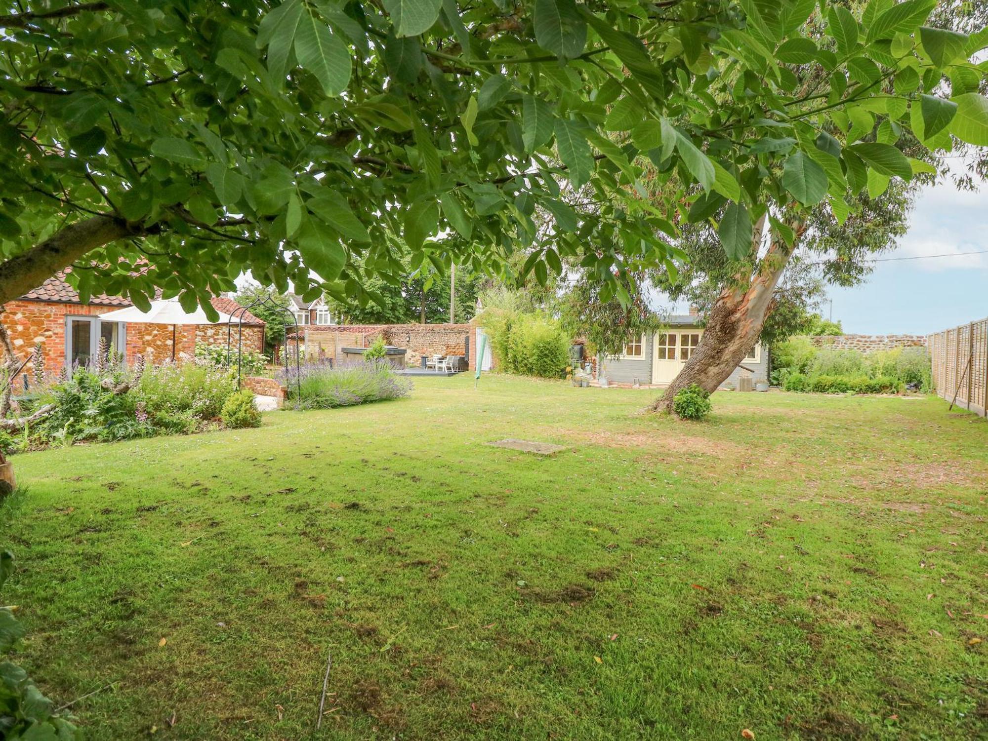 Malthouse Farm Villa Хийчам Екстериор снимка