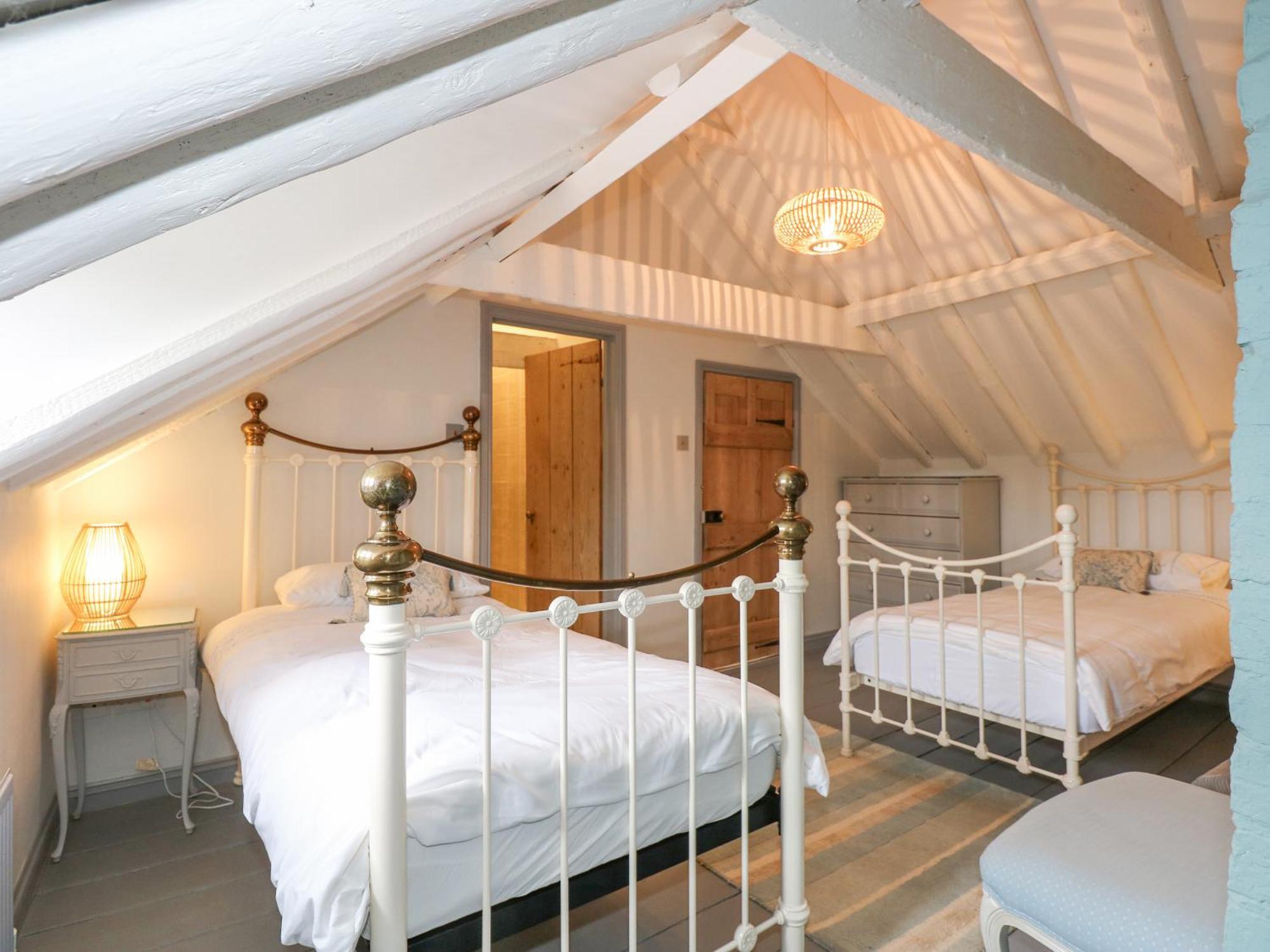 Malthouse Farm Villa Хийчам Екстериор снимка