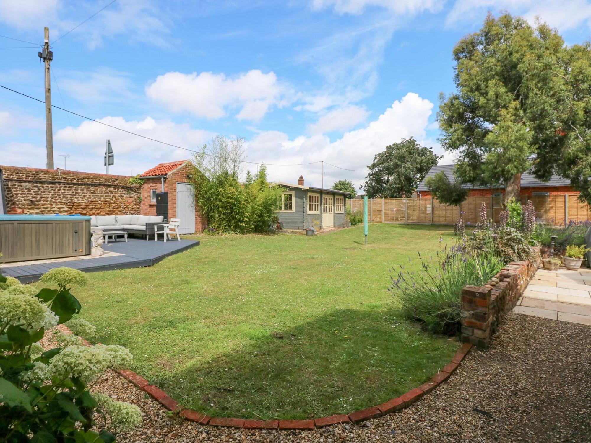 Malthouse Farm Villa Хийчам Екстериор снимка